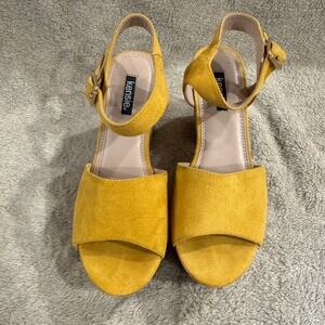Kensie Cathryn Mustard Yellow Faux Suede Cork Platform Block Heel Sandals 6.5M